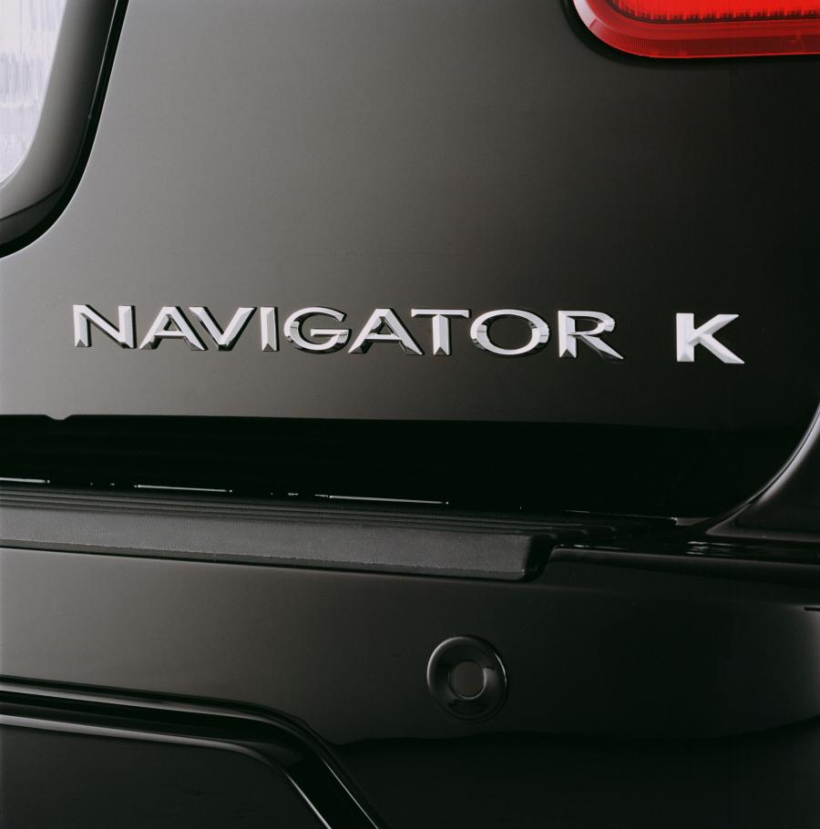  Lincoln Navigator K Concept 2003 года  (фото 5 из 7)